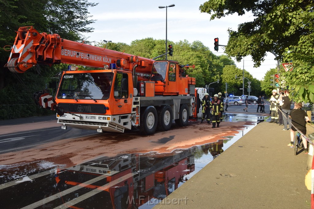 TLF 4 umgestuerzt Koeln Bocklemuend Ollenhauer Ring Militaerringstr P086.JPG - Miklos Laubert